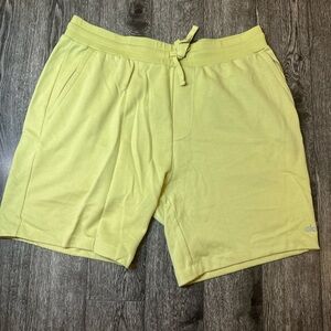 ALO Yoga Men's Light Yellow Chill Athletic Shorts